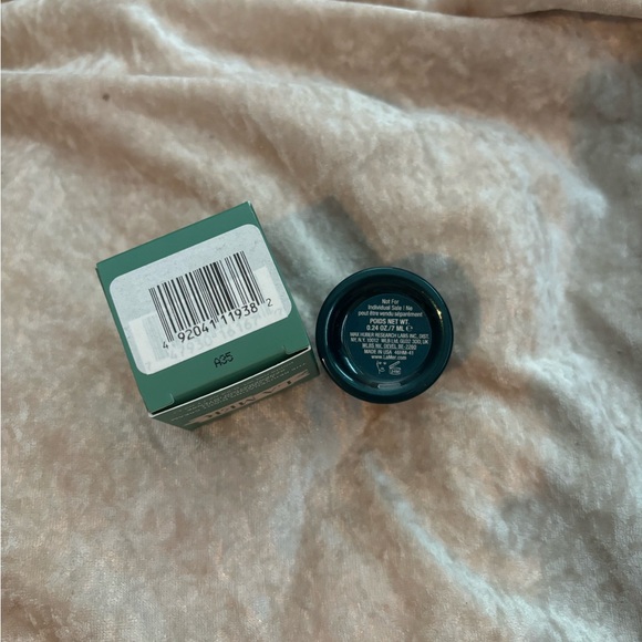 La Mer Rejuvenating Night Cream - Green and Black - Picture 2 of 2